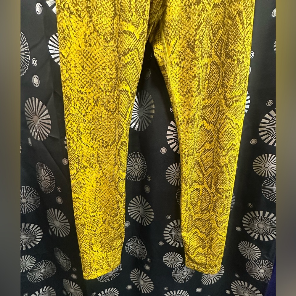 NIKE Python Legging in Speed Yellow. Like new - image 12